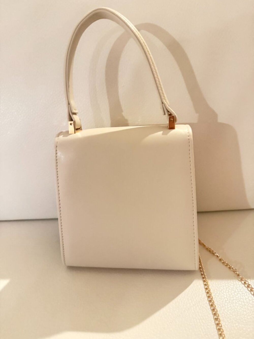 HOUSE OF HARLOW 1960 CREAM MINI TOP HANDLE CROSSBODY BAG W GOLD TONE FLORAL EMB - Picture 3 of 6
